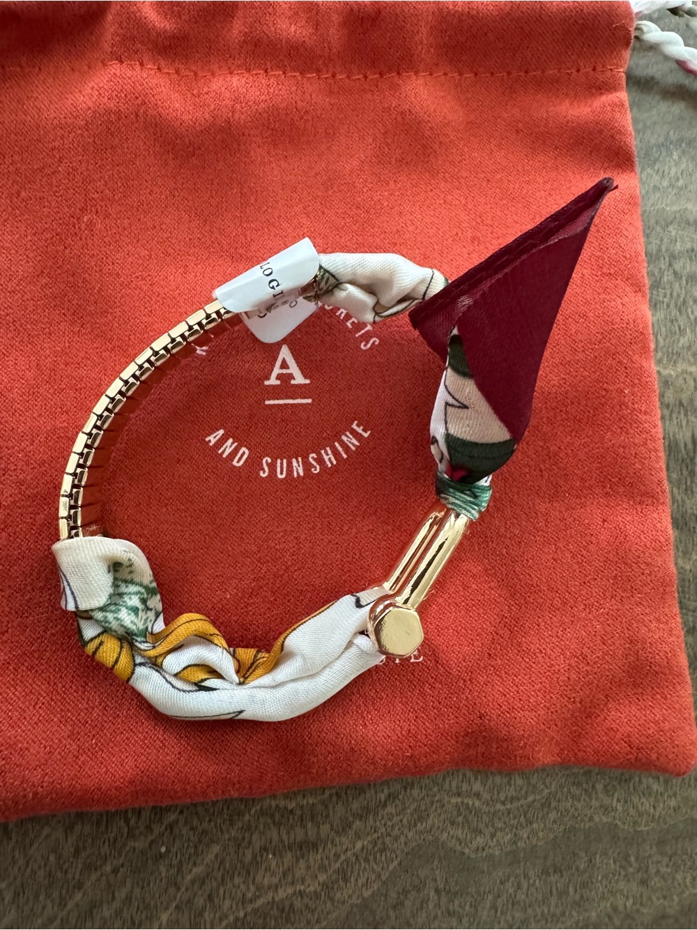 Anthropologie Printed Fabric Bracelet Wine Motif Gold Plated Stretch One Size - Picture 8 of 9